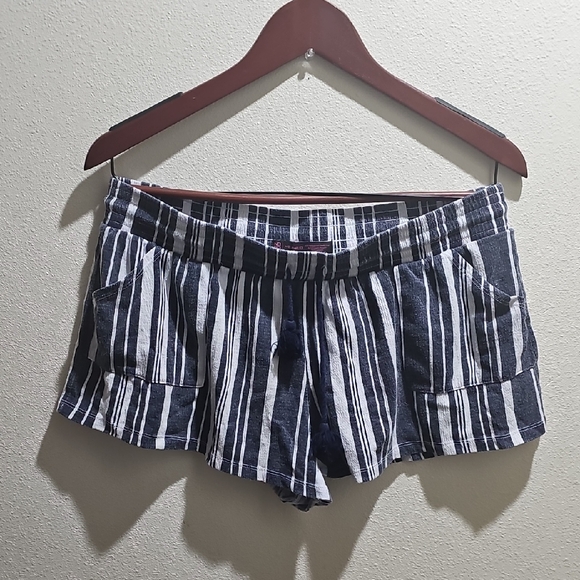 No Boundaries Pants - No Boundaries Navy and White Striped Women's Cargo Shorts